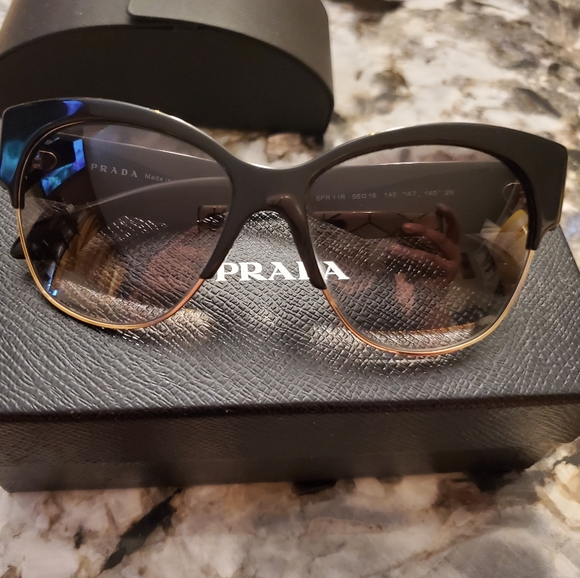 PRADA WOMAN SUNGLASSES - Picture 1 of 4